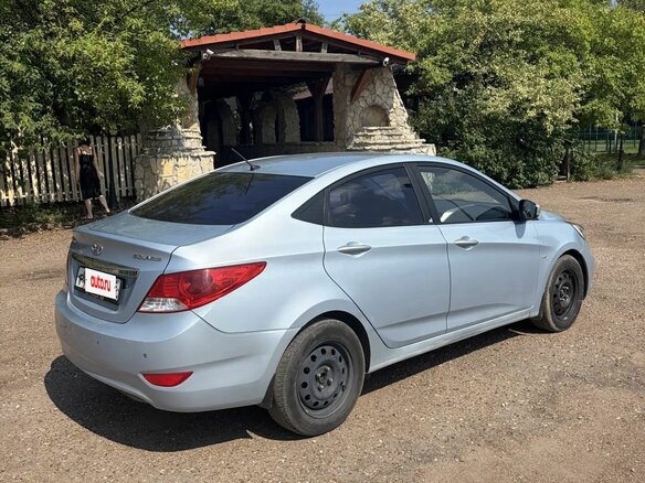 2012 Hyundai Solaris I, серый, 600000 рублей - вид 2