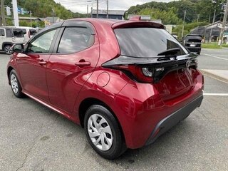 2021 Toyota Yaris IV, пурпурный, 1100000 рублей, вид 5