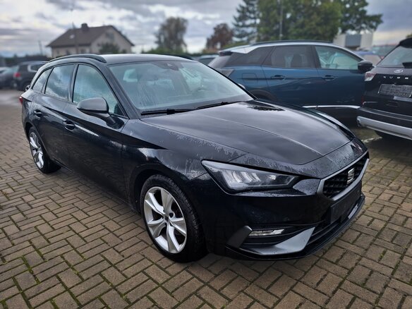 2022 SEAT Leon IV, чёрный, 1725000 рублей - вид 2