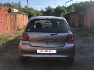 2002 Toyota Vitz I (P10), серебристый, 260000 рублей, вид 3
