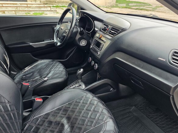 2017 Kia Rio III Рестайлинг, белый - вид 23