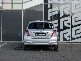 2012 Toyota Vitz III (XP130), серый, 900000 рублей, вид 4