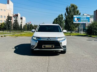 2016 Mitsubishi Outlander III Рестайлинг 2, белый, 1849000 рублей, вид 3