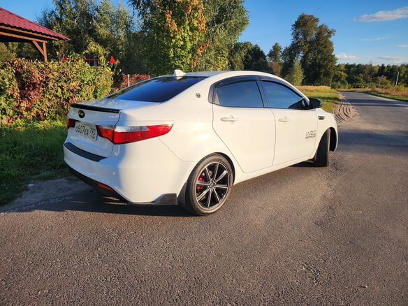 2012 Kia Rio 5-speed III, белый, 810000 рублей - вид 5