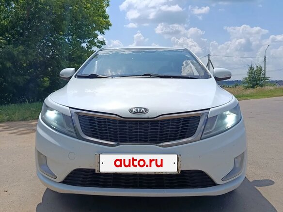 2012 Kia Rio 5-speed III, белый, 500000 рублей