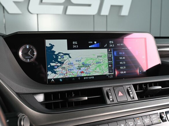 2021 Lexus ES 300h VII, серый - вид 15