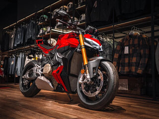 2026 Ducati Streetfighter V4, красный, 3350000 рублей, вид 3