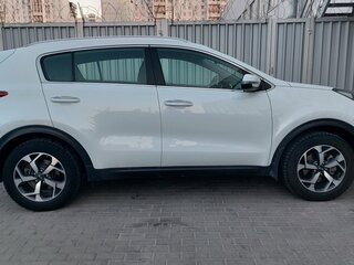 2020 Kia Sportage IV Рестайлинг, белый, 2049000 рублей, вид 5