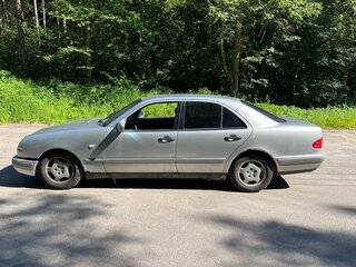 1997 Mercedes-Benz E-Класс 230 II (W210, S210), серебристый, 245000 рублей, вид 2