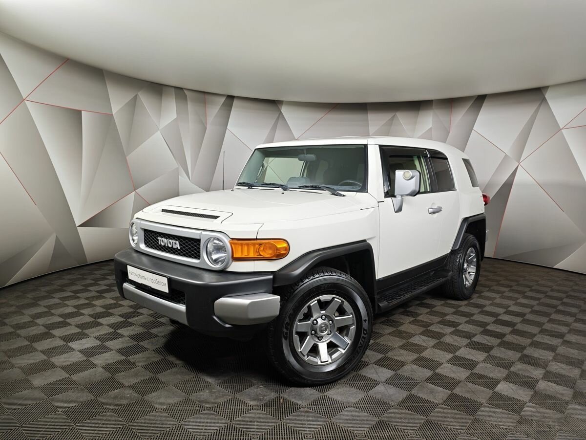Открыть фотографии: Toyota FJ Cruiser