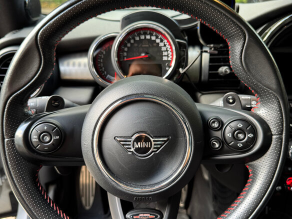 2019 Mini Hatch JCW III (F55/F56) Рестайлинг, серебристый, 3520000 рублей - вид 9