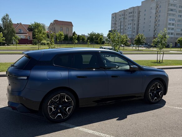 2023 BMW iX M60 I (I20), синий, 7111224 рублей - вид 6