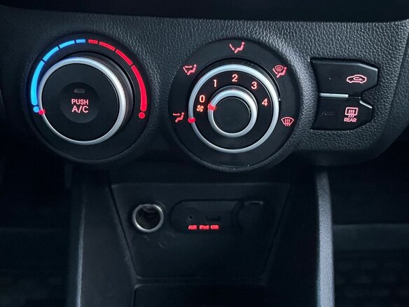 2012 Kia Rio 5-speed III, серый, 630000 рублей - вид 14