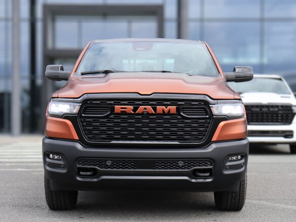 2026 Ram 1500 Crew Cab V Рестайлинг, оранжевый, 9010000 рублей - вид 8