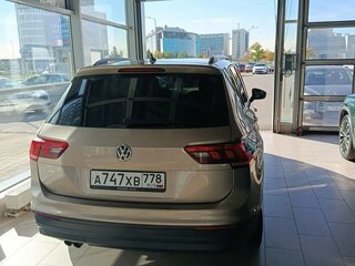 2020 Volkswagen Tiguan II, коричневый, 2150000 рублей, вид 3