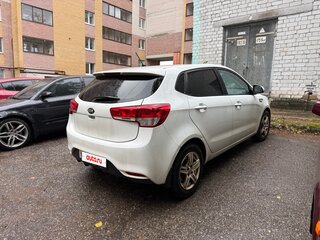 2015 Kia Rio III Рестайлинг, белый, 730000 рублей, вид 3