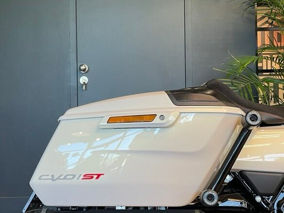 2024 Harley-Davidson CVO Road Glide ST, белый, 4900000 рублей - вид 22