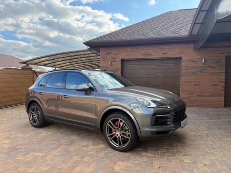2020 Porsche Cayenne III, серый, 4990000 рублей, вид 2