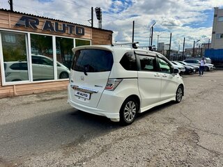 2012 Honda Freed I Рестайлинг, белый, 1159000 рублей, вид 4