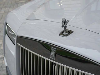 2026 Rolls-Royce Cullinan Black Badge I Рестайлинг (Series II), серый, 73990000 рублей, вид 5