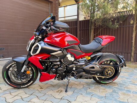 2024 Ducati Diavel V4, красный, 3100000 рублей, вид 3