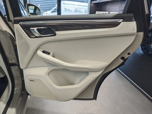 2025 Porsche Macan I Рестайлинг 2, серый, 13940000 рублей - вид 19