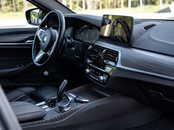2020 BMW 5 серии 530i xDrive VII (G30/G31/G38) Рестайлинг, серый, 6000000 рублей - вид 11