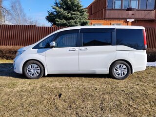 2016 Honda Stepwgn V, белый, 1920000 рублей, вид 3