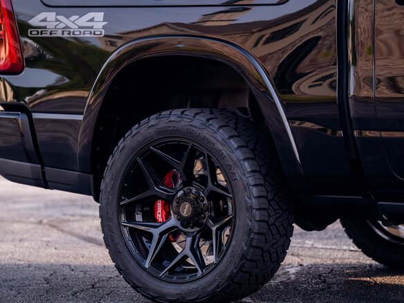 2026 Ram 1500 Crew Cab eTorque V Рестайлинг, чёрный, 16500000 рублей - вид 13