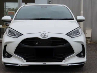 2023 Toyota Yaris IV, белый, 1310000 рублей, вид 2