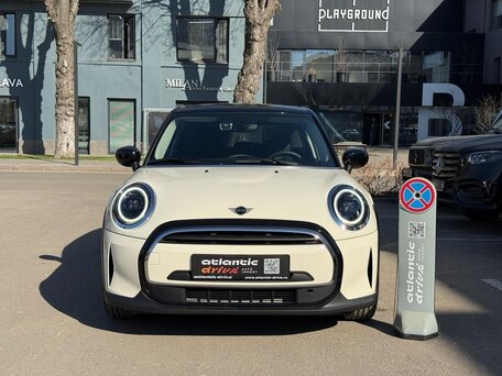 2023 Mini Hatch Cooper III (F55/F56) Рестайлинг 2, чёрный, 2220000 рублей, вид 2