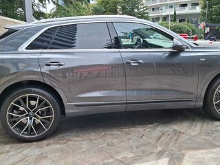 2018 Audi Q8 55 TFSI I (4M), серый, 7999999 рублей, вид 4