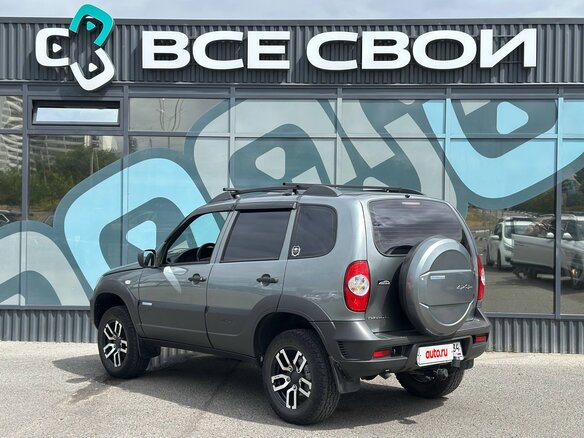 2011 Chevrolet Niva I Рестайлинг, серый, 697000 рублей - вид 2