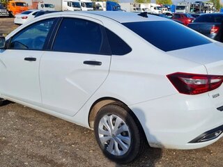 2024 Lada (ВАЗ) Vesta I Рестайлинг (NG), белый, 929000 рублей, вид 4