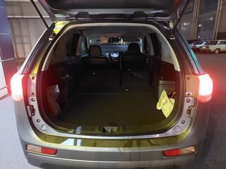2014 Mitsubishi Outlander PHEV III Рестайлинг, серый, 1750000 рублей, вид 5