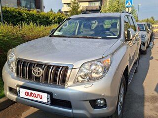 2013 Toyota Land Cruiser Prado 150 Series Рестайлинг 1, серебристый, 2985000 рублей, вид 2