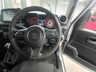 2022 Suzuki Jimny IV, белый, 1900000 рублей, вид 5