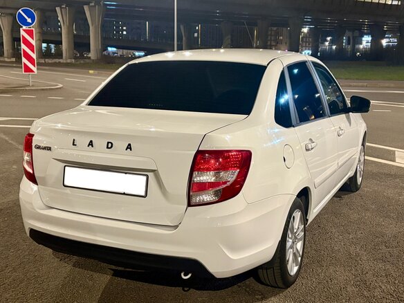 2021 Lada (ВАЗ) Granta I Рестайлинг, белый, 700000 рублей - вид 6