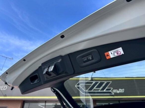 2024 Lexus RZ 450e, белый, 9500000 рублей - вид 17