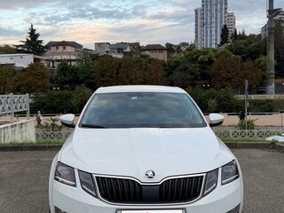 2018 Skoda Octavia III (A7) Рестайлинг, белый, 1500000 рублей, вид 2