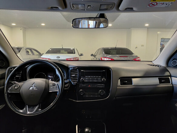 2017 Mitsubishi Outlander III Рестайлинг 2, белый, 1750000 рублей - вид 13