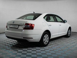 2018 Skoda Octavia III (A7) Рестайлинг, белый, 1207000 рублей, вид 5