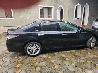 2019 Toyota Camry VIII (XV70), чёрный, 2300000 рублей, вид 3