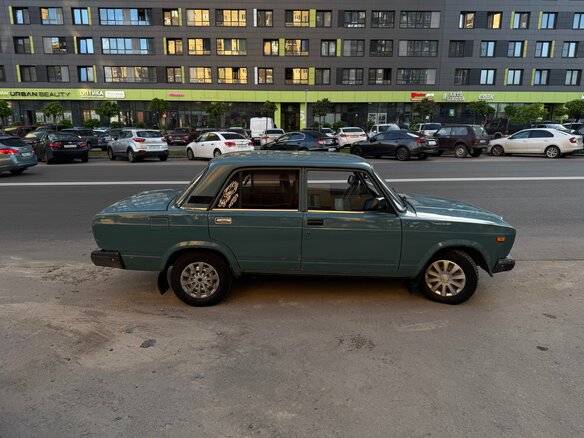 2005 Lada (ВАЗ) 2107, серый, 95000 рублей - вид 4