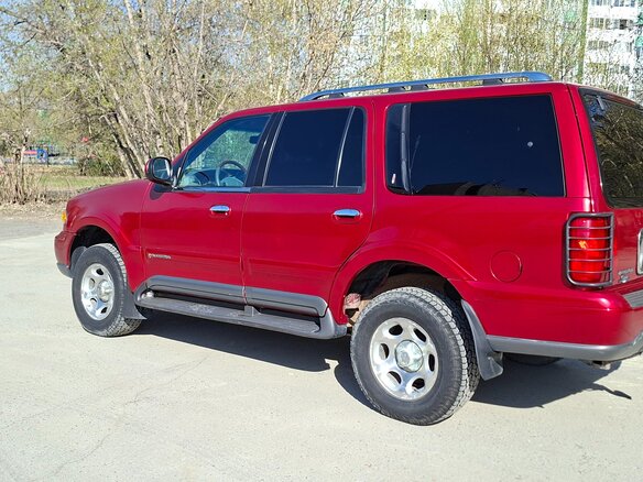 1997 Lincoln Navigator I, красный, 1000000 рублей - вид 4