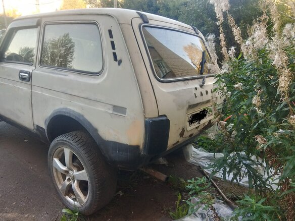 1996 Lada (ВАЗ) 2121 (4x4) I Рестайлинг, белый, 230000 рублей - вид 7