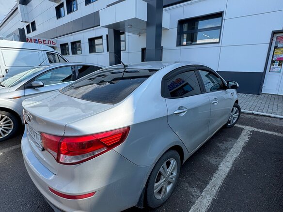 2016 Kia Rio III Рестайлинг, серебристый, 900000 рублей - вид 2
