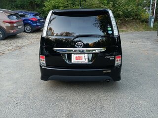 2013 Toyota ISis I Рестайлинг, чёрный, 1610000 рублей, вид 2