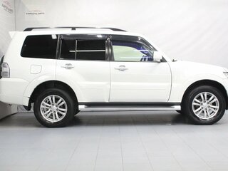 2011 Mitsubishi Pajero IV Рестайлинг 1, белый, 1549000 рублей, вид 4
