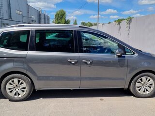 2017 Volkswagen Sharan II Рестайлинг, серый, 1770000 рублей, вид 2